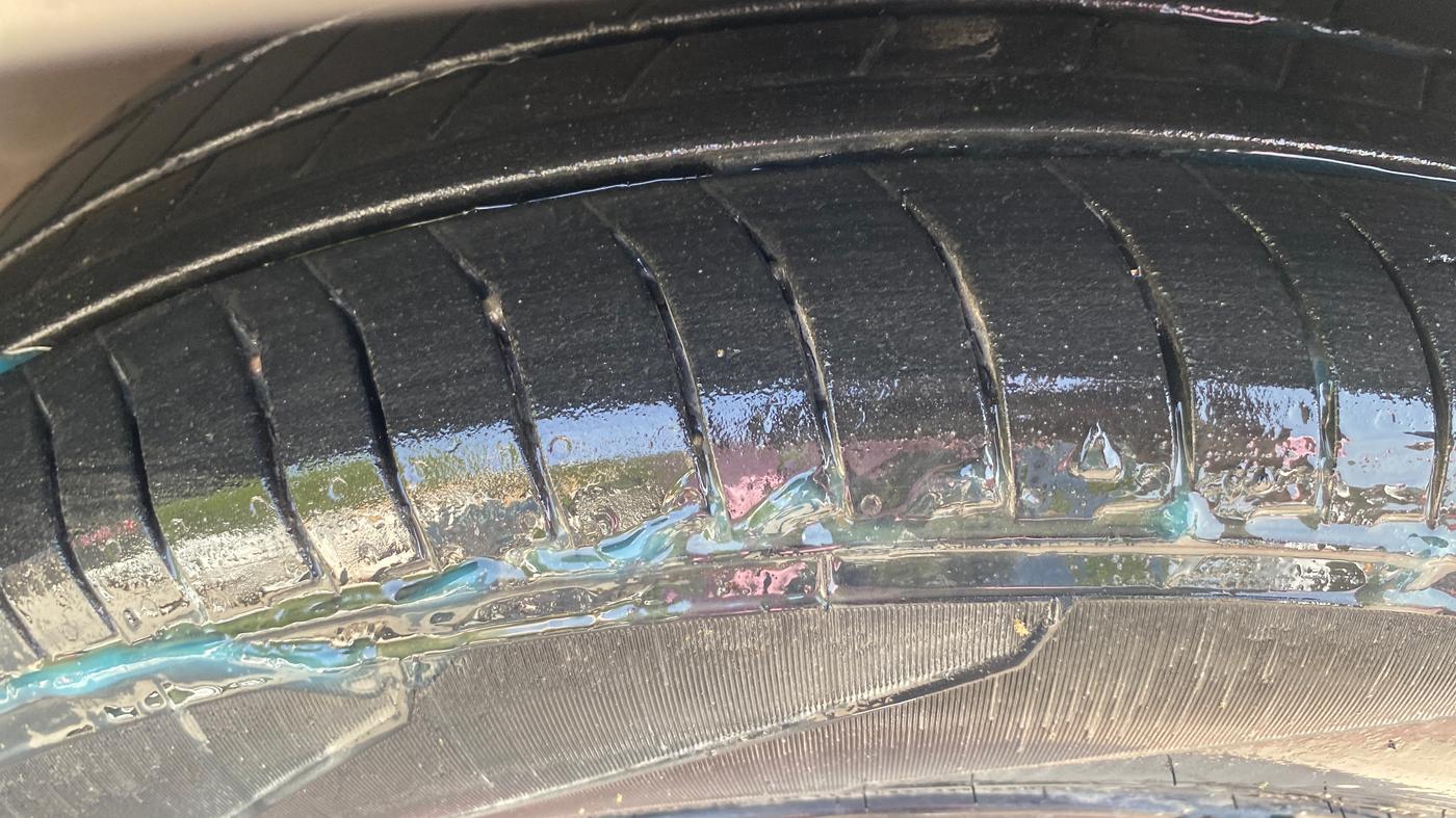 2025 Maruti Dzire ZXi AMT, Petrol, Automatic, 9,107 km, Right Front Tyre Tread