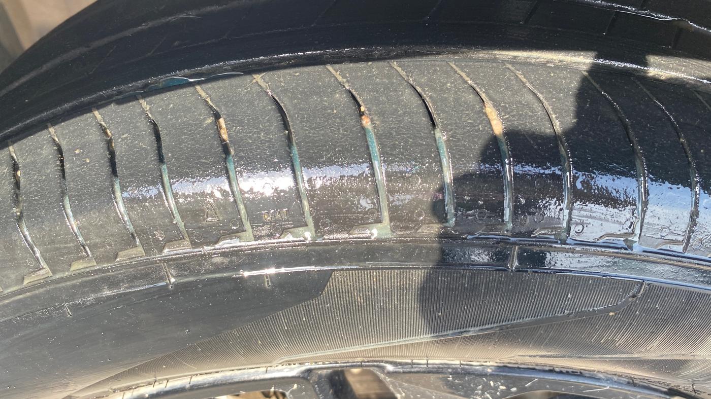 2025 Maruti Dzire ZXi AMT, Petrol, Automatic, 9,107 km, Left Front Tyre Tread