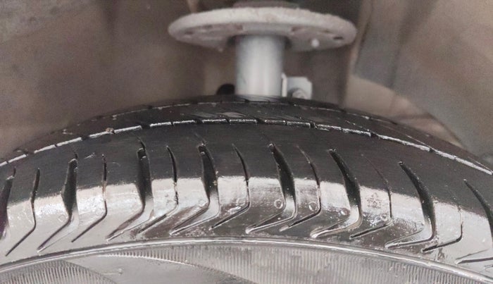 2020 Maruti Ertiga VXI CNG, CNG, Manual, 76,831 km, Right Front Tyre Tread