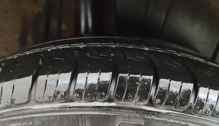 2020 Maruti Ertiga VXI CNG, CNG, Manual, 76,831 km, Right Rear Tyre Tread