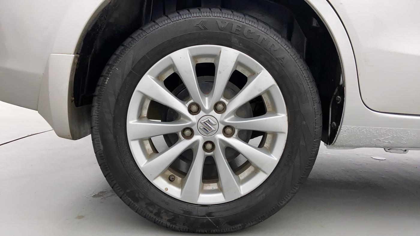 2015 Maruti Ertiga ZXI, Petrol, Manual, 17,205 km, Right Rear Wheel