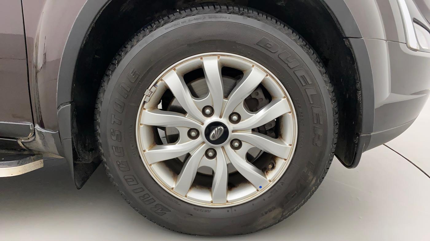 2019 Mahindra XUV500 W9 AT, Diesel, Automatic, 17,578 km, Right Front Wheel