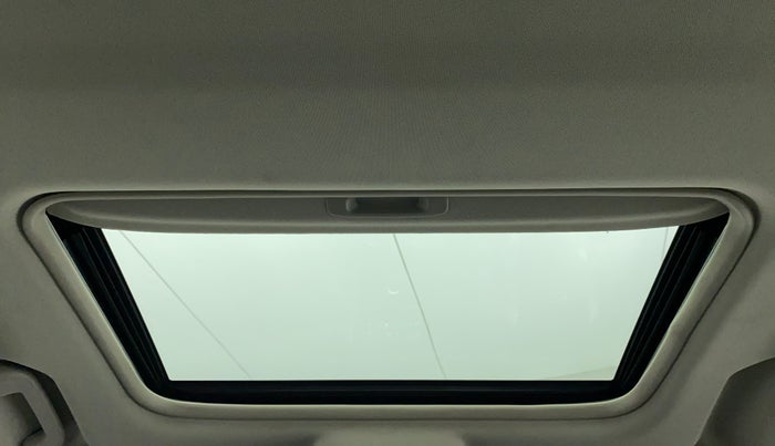 2019 Mahindra XUV500 W9 AT, Diesel, Automatic, 17,578 km, Moonroof/ Sunroof