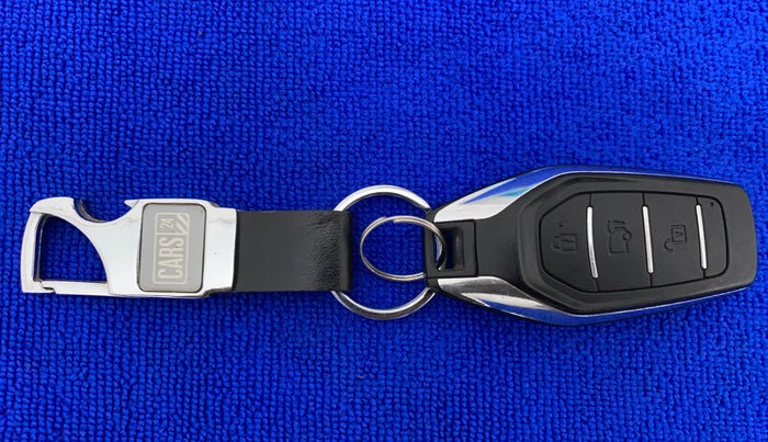2019 Mahindra XUV500 W9 AT, Diesel, Automatic, 17,578 km, Key Close Up
