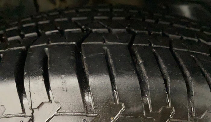 2019 Mahindra XUV500 W9 AT, Diesel, Automatic, 17,578 km, Right Front Tyre Tread