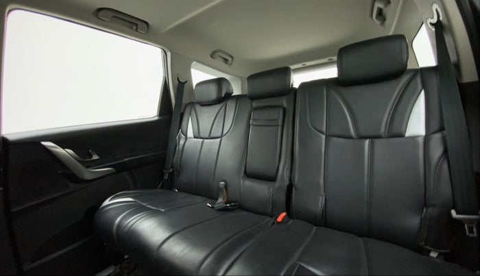 2019 Mahindra XUV500 W9 AT, Diesel, Automatic, 17,578 km, Right Side Rear Door Cabin