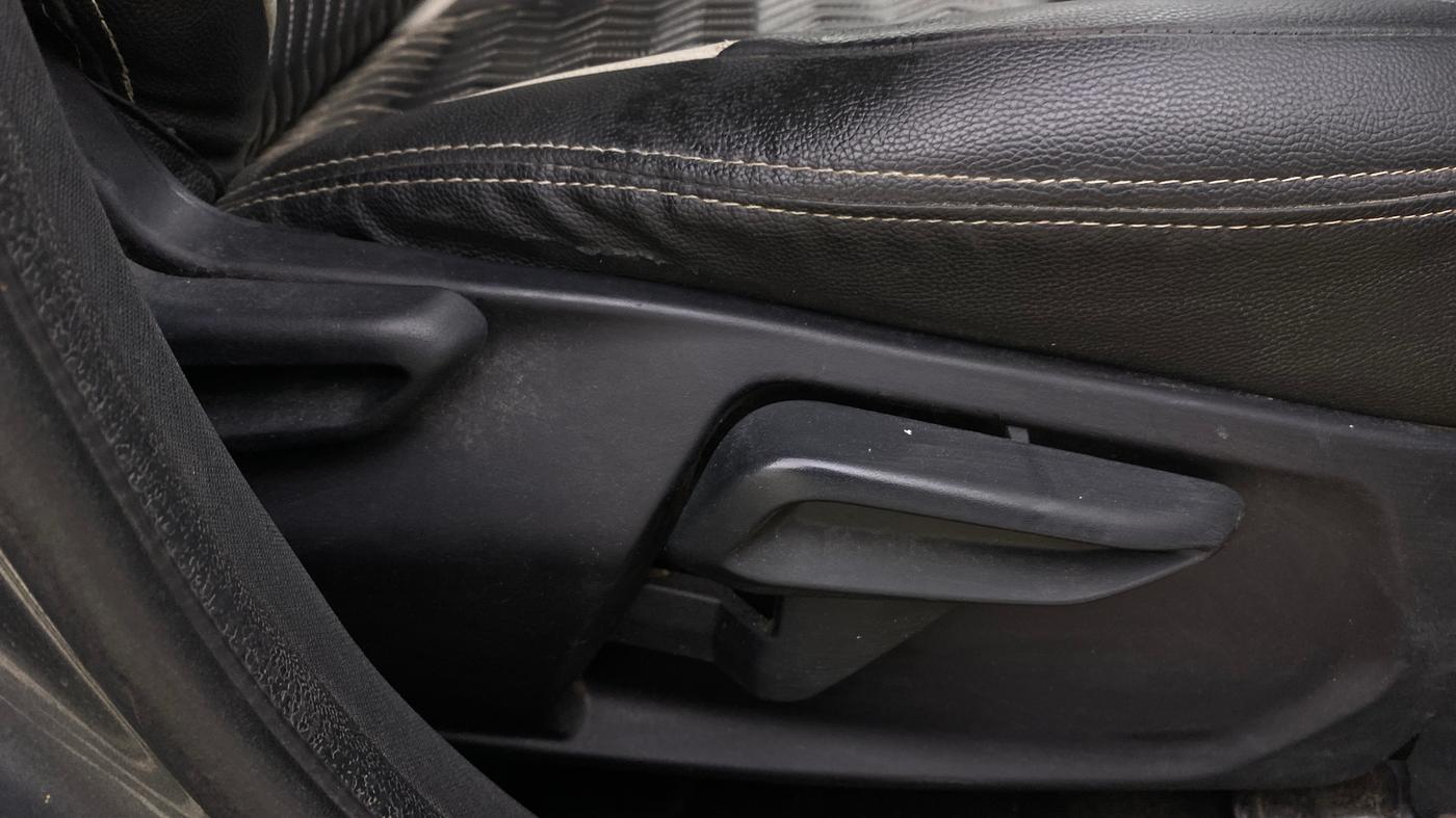 2023 Tata NEXON XZA PLUS DIESEL, Diesel, Automatic, 69,798 km, Driver Side Adjustment Panel