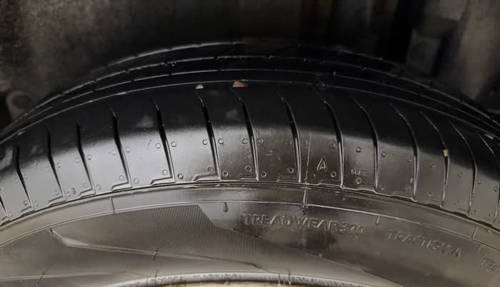 2016 Maruti Swift LXI (O), Petrol, Manual, 57,277 km, Left Rear Tyre Tread