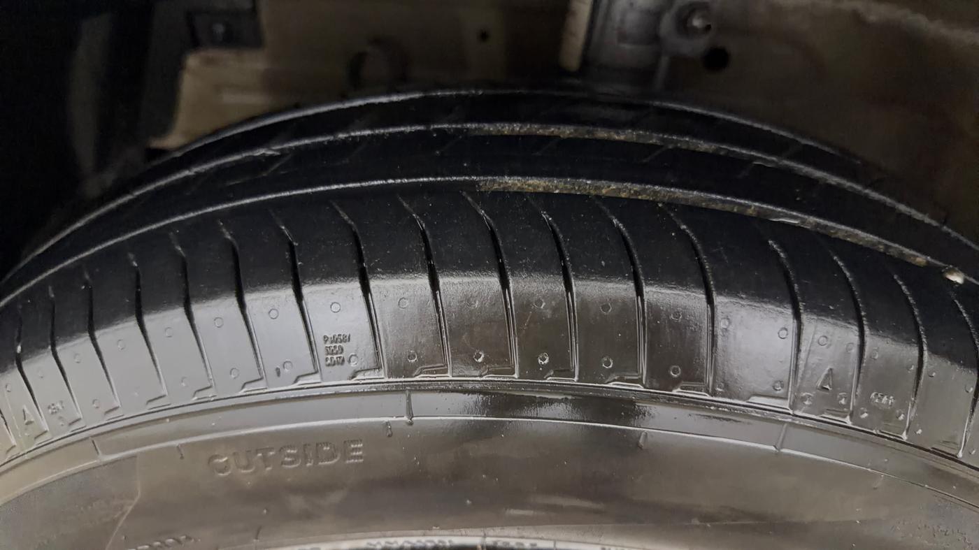 2016 Maruti Swift LXI (O), Petrol, Manual, 57,277 km, Left Front Tyre Tread
