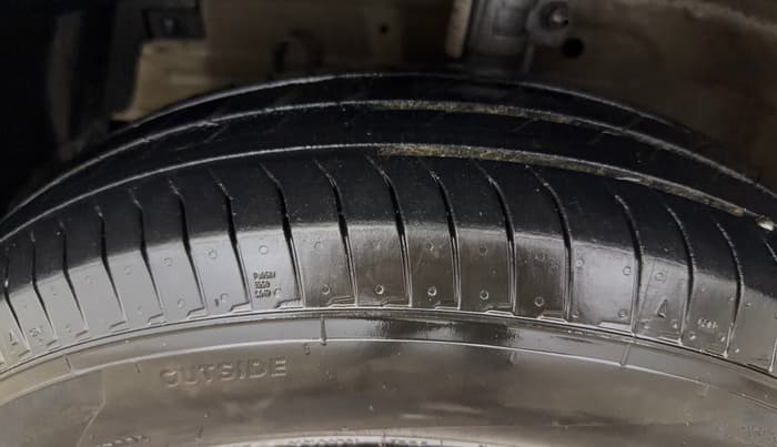 2016 Maruti Swift LXI (O), Petrol, Manual, 57,277 km, Left Front Tyre Tread