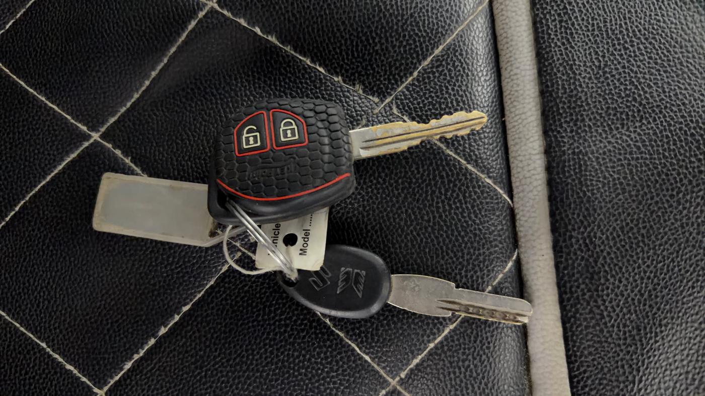 2016 Maruti Swift LXI (O), Petrol, Manual, 57,277 km, Key Close Up