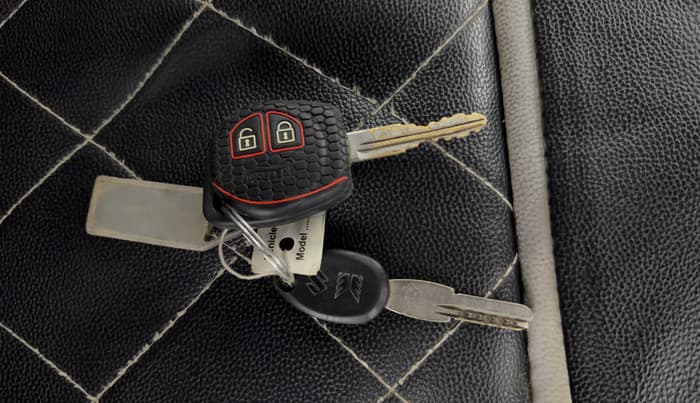 2016 Maruti Swift LXI (O), Petrol, Manual, 57,277 km, Key Close Up