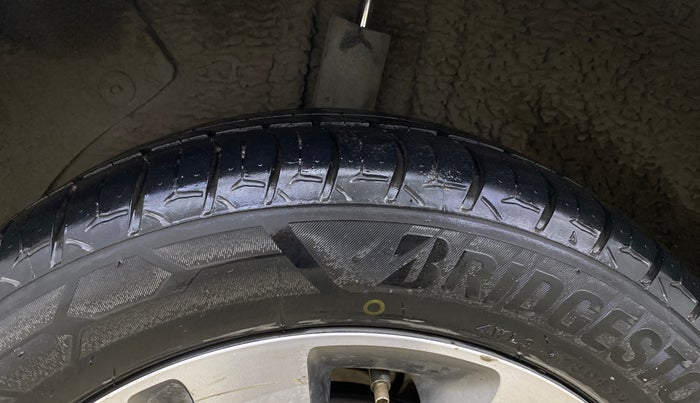 2017 Hyundai Elite i20 ASTA 1.4 CRDI DUAL TONE, Diesel, Manual, 94,892 km, Right Rear Tyre Tread