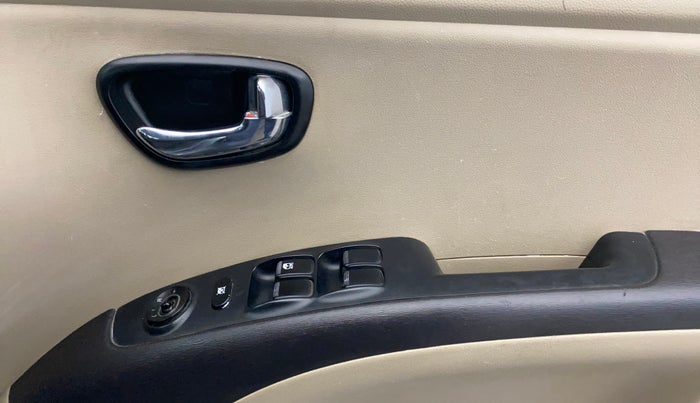 2013 Hyundai Grand i10 MAGNA 1.2 KAPPA VTVT, Petrol, Manual, 81,992 km, Driver Side Door Panels Control