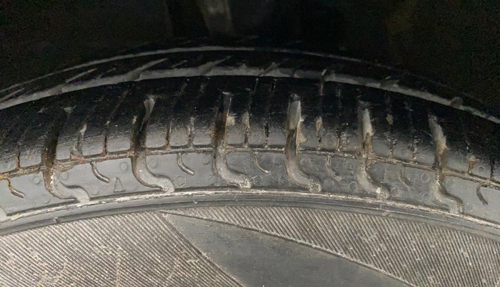 2013 Hyundai Grand i10 MAGNA 1.2 KAPPA VTVT, Petrol, Manual, 81,992 km, Left Front Tyre Tread