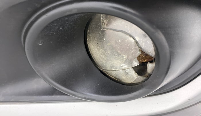 2016 Maruti Swift VXI, Petrol, Manual, 50,713 km, Left fog light - Minor damage