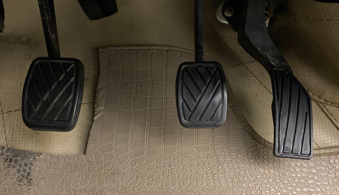 2016 Maruti Swift VXI, Petrol, Manual, 50,713 km, Pedals