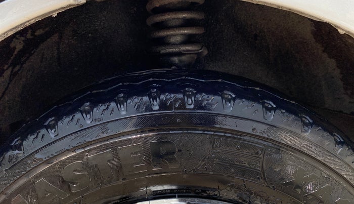 2021 Maruti Eeco 5 STR AC CNG, CNG, Manual, 67,284 km, Right Front Tyre Tread