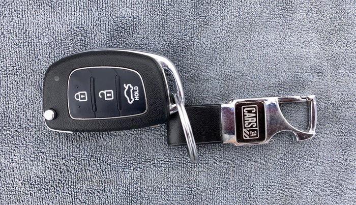 2016 Hyundai Verna FLUIDIC 1.6 VTVT S, Petrol, Manual, 51,723 km, Key Close Up