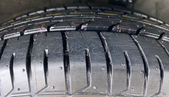 2016 Hyundai Verna FLUIDIC 1.6 VTVT S, Petrol, Manual, 51,723 km, Right Front Tyre Tread