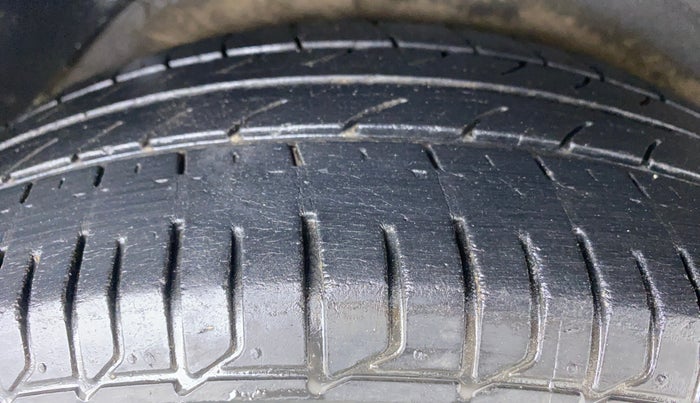 2016 Hyundai Verna FLUIDIC 1.6 VTVT S, Petrol, Manual, 51,723 km, Right Rear Tyre Tread