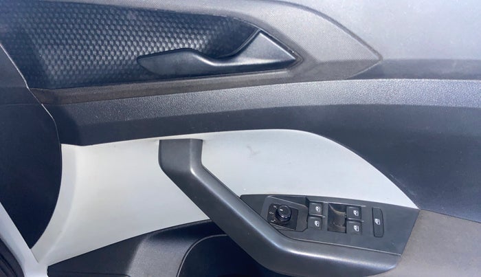 2021 Skoda KUSHAQ ACTIVE 1.0L TSI MT, Petrol, Manual, 59,379 km, Driver Side Door Panels Control