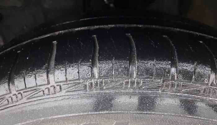 2015 Hyundai i10 MAGNA 1.1, Petrol, Manual, 47,729 km, Left Front Tyre Tread