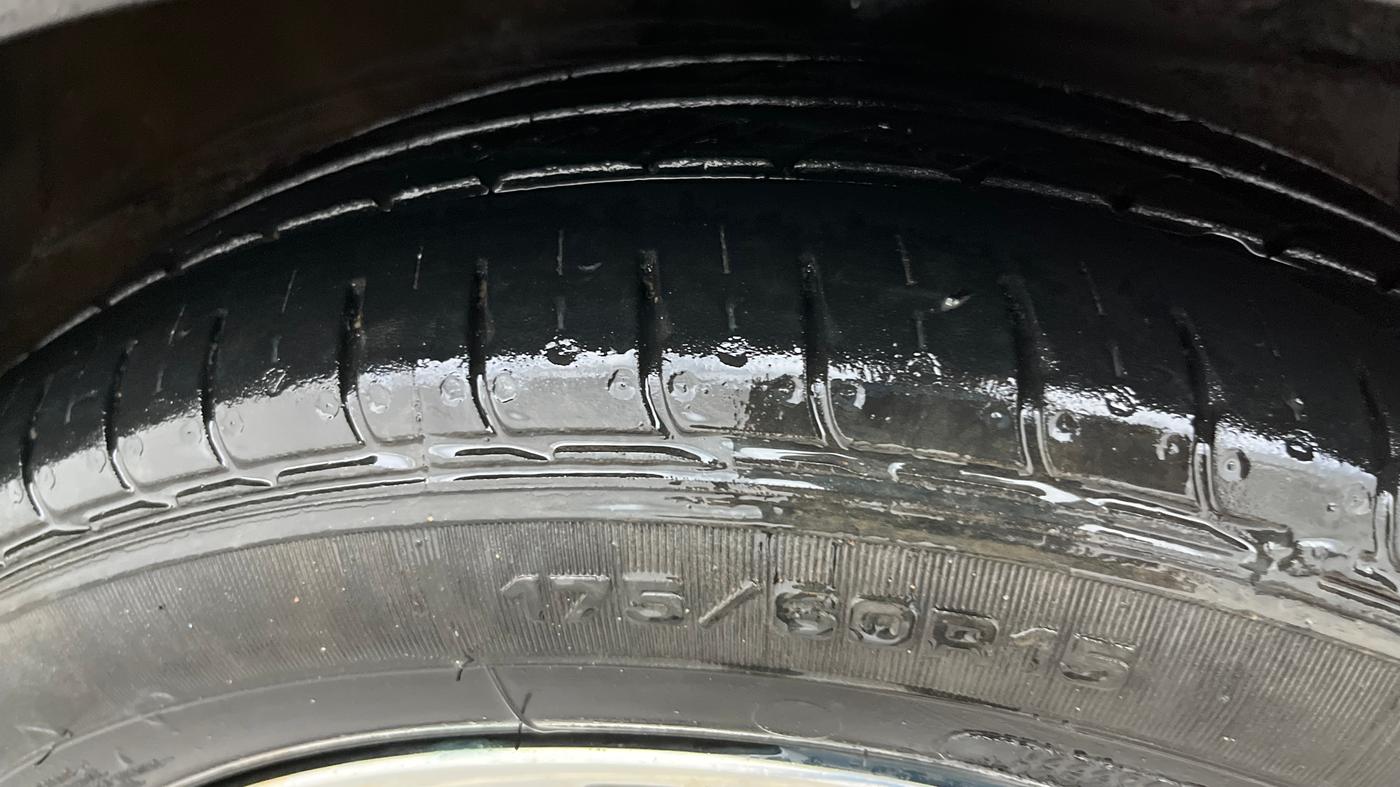 2015 Hyundai Xcent SX 1.2, Petrol, Manual, 1,18,950 km, Right Front Tyre Tread