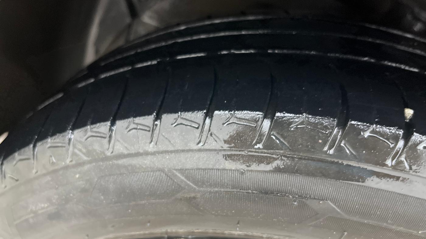 2015 Hyundai Xcent SX 1.2, Petrol, Manual, 1,18,950 km, Left Front Tyre Tread