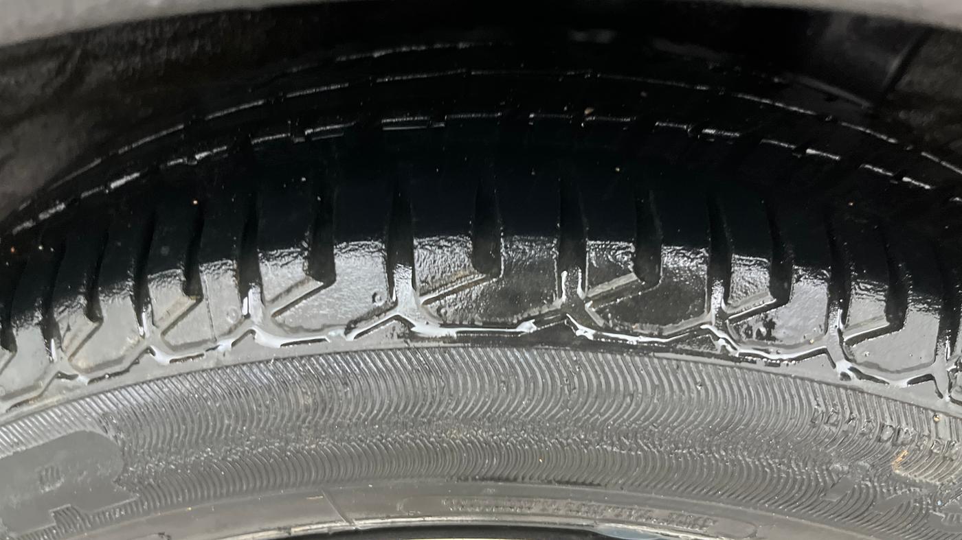 2015 Hyundai Xcent SX 1.2, Petrol, Manual, 1,18,950 km, Left Rear Tyre Tread