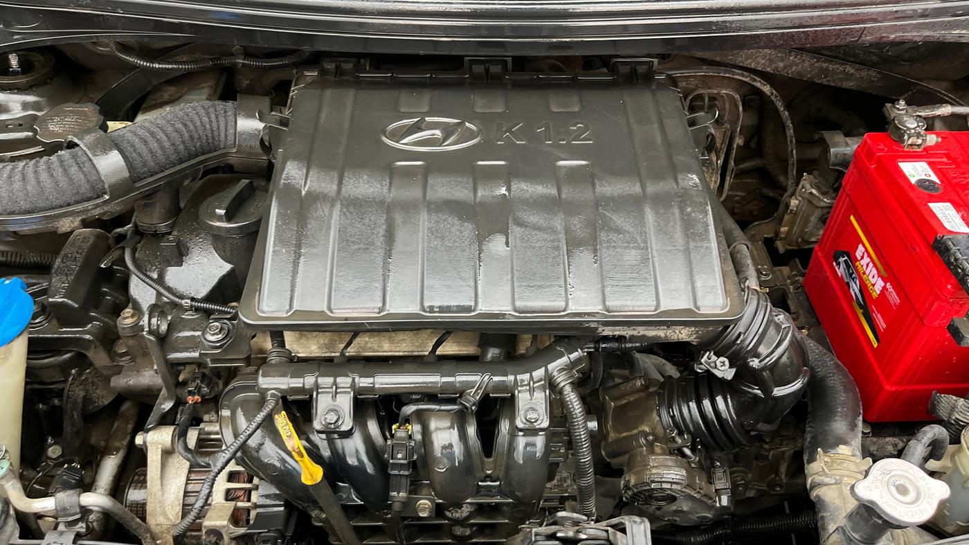 2015 Hyundai Xcent SX 1.2, Petrol, Manual, 1,18,950 km, Engine View