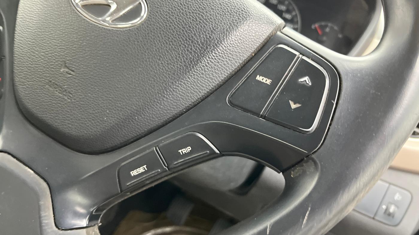 2015 Hyundai Xcent SX 1.2, Petrol, Manual, 1,18,950 km, Adaptive Cruise Control