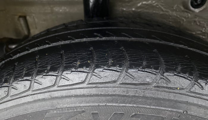 2014 Maruti Celerio ZXI, Petrol, Manual, 41,482 km, Right Rear Tyre Tread