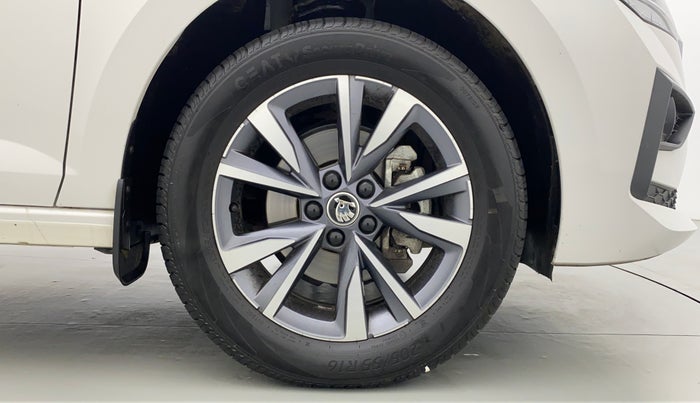 2022 Skoda SLAVIA STYLE 1.0 TSI MT, Petrol, Manual, 12,987 km, Right Front Wheel