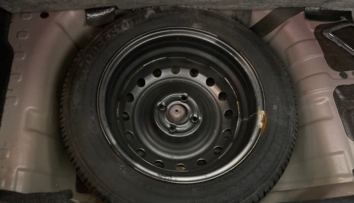 2017 Mahindra Kuv100 K8 6 STR DUAL TONE, Petrol, Manual, 29,019 km, Spare Tyre