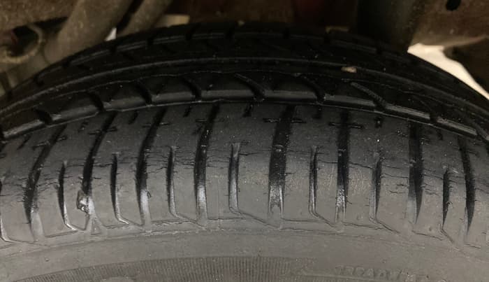 2017 Mahindra Kuv100 K8 6 STR DUAL TONE, Petrol, Manual, 29,019 km, Left Rear Tyre Tread