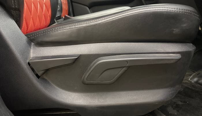 2017 Mahindra Kuv100 K8 6 STR DUAL TONE, Petrol, Manual, 29,019 km, Driver Side Adjustment Panel