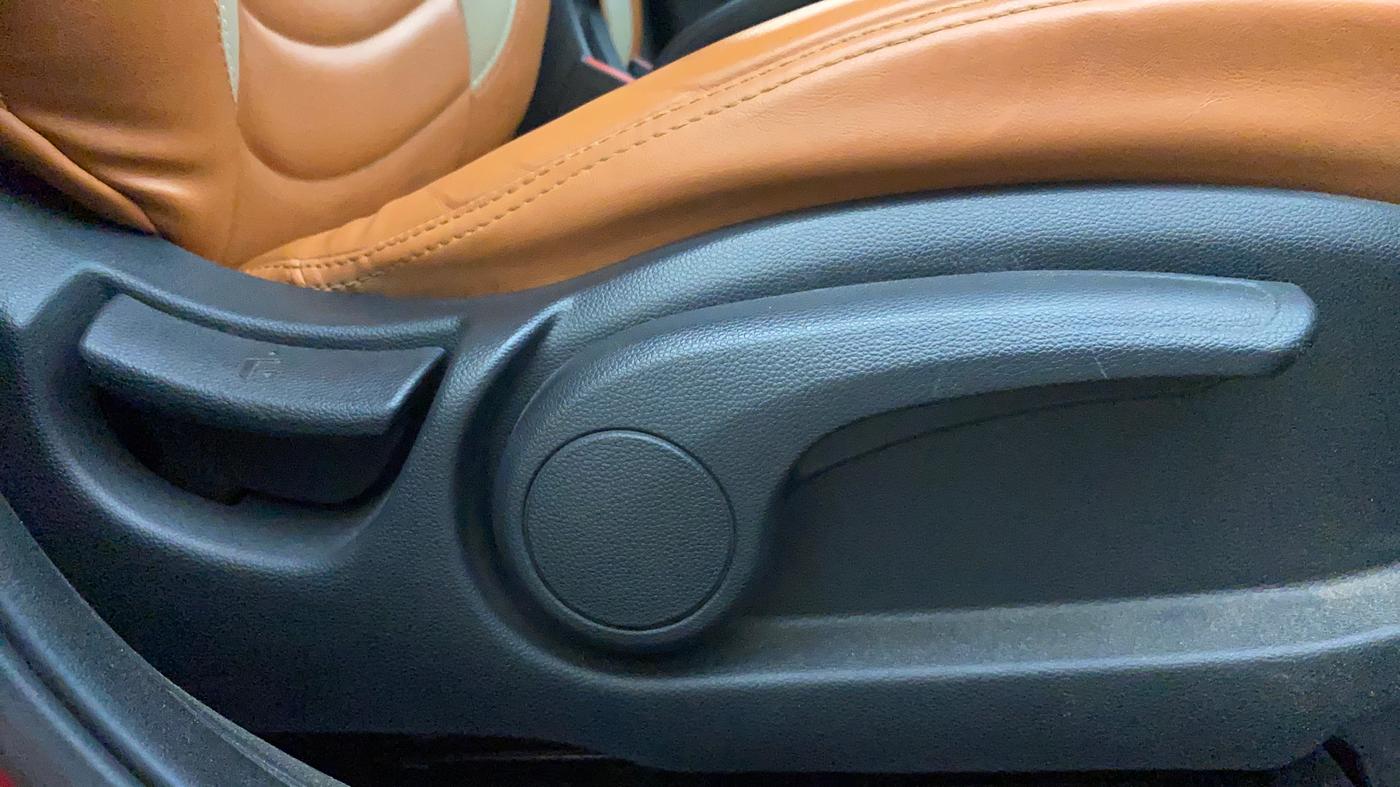 2018 Hyundai i20 Active 1.2 SX, Petrol, Manual, 55,143 km, Driver Side Adjustment Panel