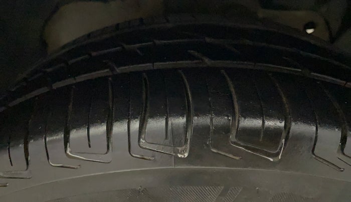 2016 Ford Figo Aspire TREND 1.2 PETROL, Petrol, Manual, 86,726 km, Right Front Tyre Tread