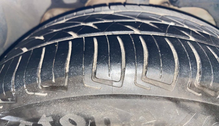 2016 Ford Figo Aspire TREND 1.2 PETROL, Petrol, Manual, 86,726 km, Left Front Tyre Tread