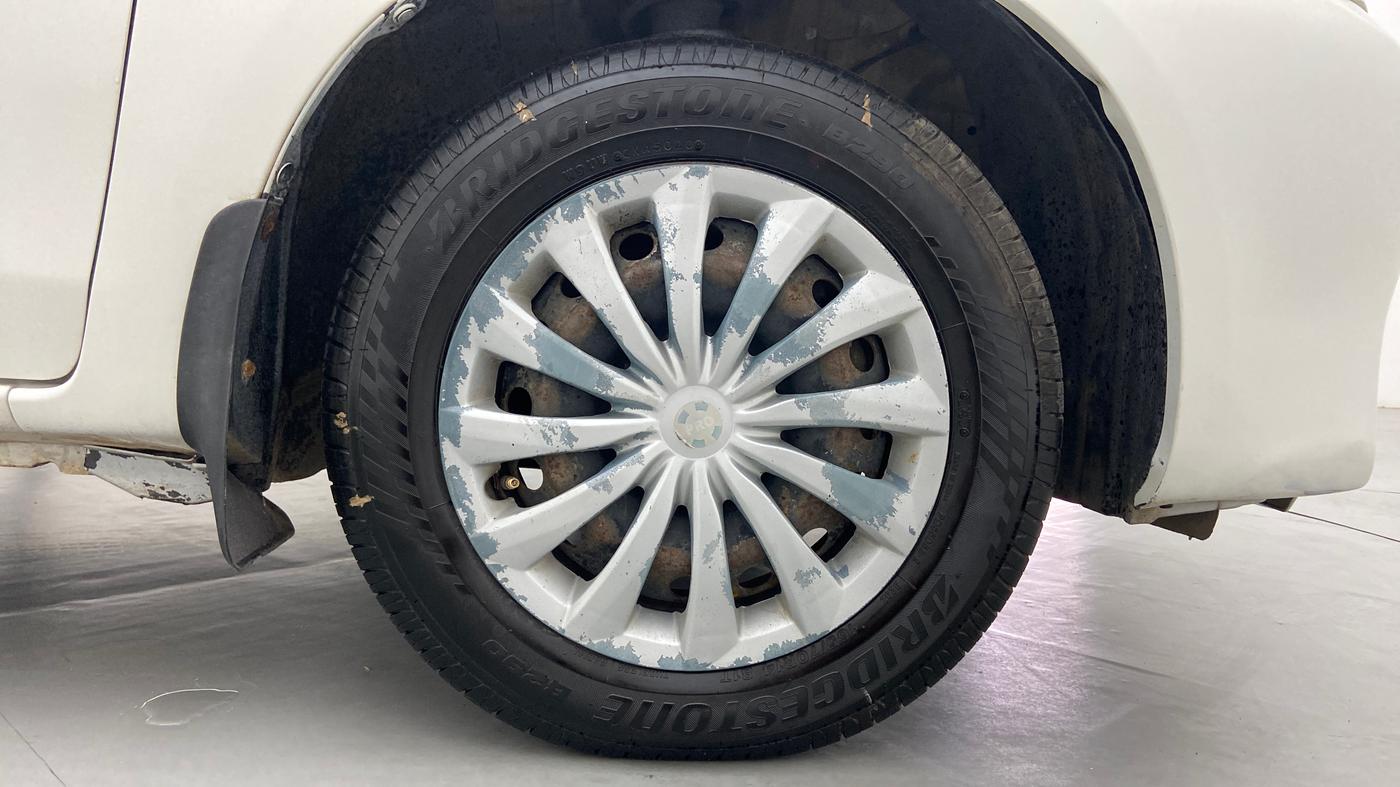 2013 Toyota Etios Liva GD SP, Diesel, Manual, 1,25,942 km, Right Front Wheel