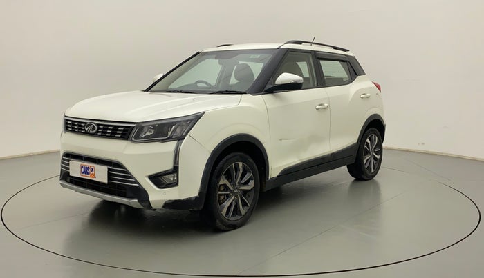 2021 Mahindra XUV300 W8 (O) 1.5 DIESEL, Diesel, Manual, 68,950 km, Left Front Diagonal