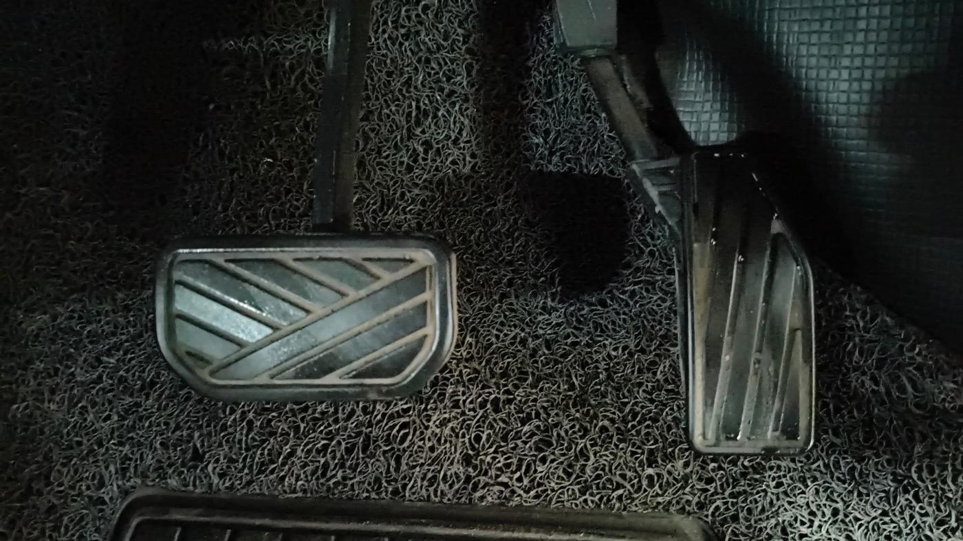 2022 Maruti Swift VXI AMT, Petrol, Automatic, 24,411 km, Pedals