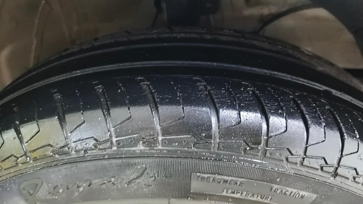 2022 Maruti Swift VXI AMT, Petrol, Automatic, 24,411 km, Right Front Tyre Tread