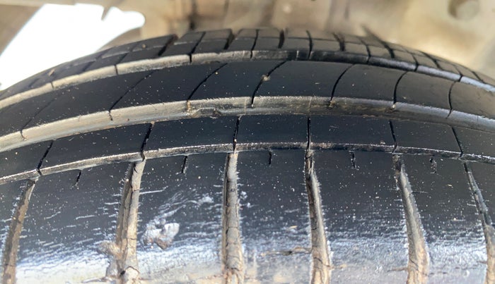 2013 Hyundai Eon D-LITE+, Petrol, Manual, 82,790 km, Right Rear Tyre Tread