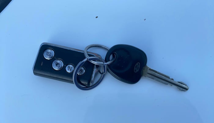 2013 Hyundai Eon D-LITE+, Petrol, Manual, 82,790 km, Key Close Up