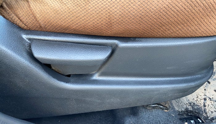 2013 Hyundai Eon D-LITE+, Petrol, Manual, 82,790 km, Driver Side Adjustment Panel