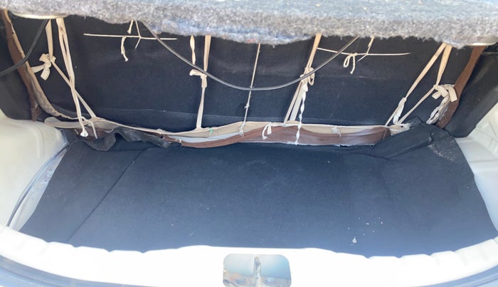 2013 Hyundai Eon D-LITE+, Petrol, Manual, 82,790 km, Boot Inside