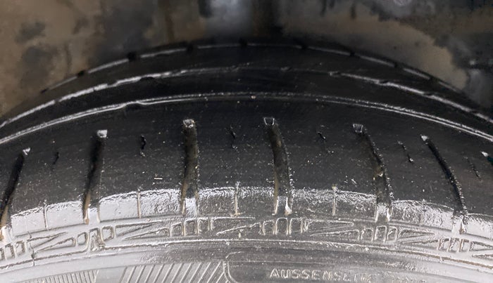 2013 Toyota Etios G, Petrol, Manual, 40,269 km, Right Front Tyre Tread