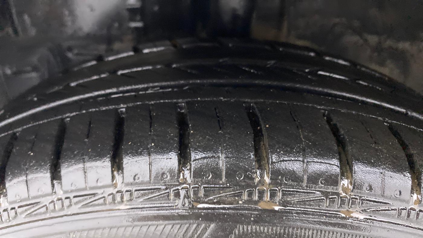 2013 Toyota Etios G, Petrol, Manual, 40,269 km, Left Front Tyre Tread